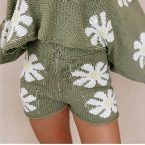 Storia Graphic Floral High Rise knit Shorts Sz S Retro Daisy 70s